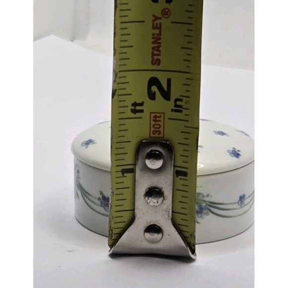 German Forget-me-Nots Blue and White Porcelain Trinket Box - Picture 11 of 12